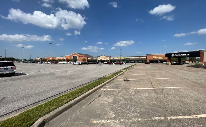 Pictures of Retail, Office property located at 3315-3545 N Green River Rd, Evansville, IN 47715 for lease - image #1