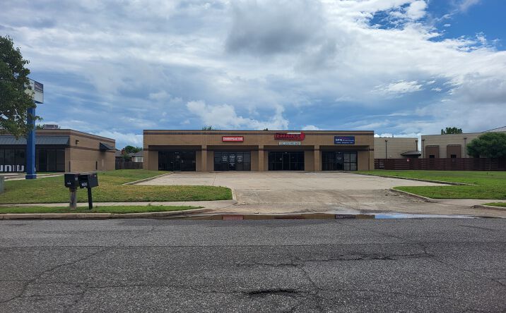 Pictures of Retail property located at 1161 Sonoma Park Dr, Norman, OK 73071 for lease - image #1