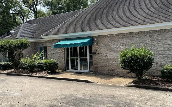 Pictures of Retail property located at 293 Debuys Road, Gulfport, MS 39507 for lease - image #1