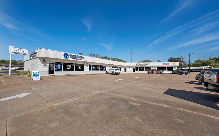 Pictures of Retail property located at 1201 Lake Air Dr, Waco, TX 76710 for lease - image #1