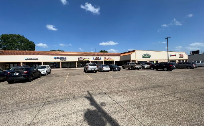 Pictures of Retail, Office property located at 1731 - 1919 N Green River Rd, Evansville, IN 47715 for lease - image #1