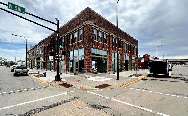 Pictures of Retail, Office property located at 700 Jefferson St, Waterloo, IA 50701 for lease - image #1