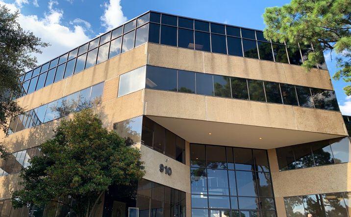 Pictures of Office property located at 910 Pierremont Rd, Shreveport, LA 71106 for lease - image #1