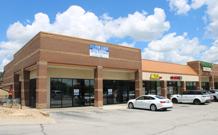 Pictures of Retail property located at 12050-12096 W 135th St, Overland Park, KS 66221 for lease - image #1