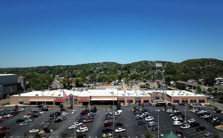 Pictures of Retail, Office, Restaurant property located at 300 Clinchfield St, Kingsport, TN 37660 for lease - image #1