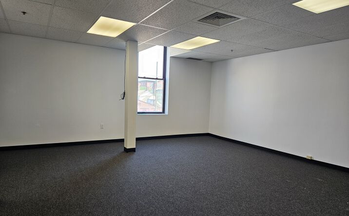 Pictures of Retail, Office, Restaurant property located at 484 Main St, Middletown, CT 06457 for lease - image #1