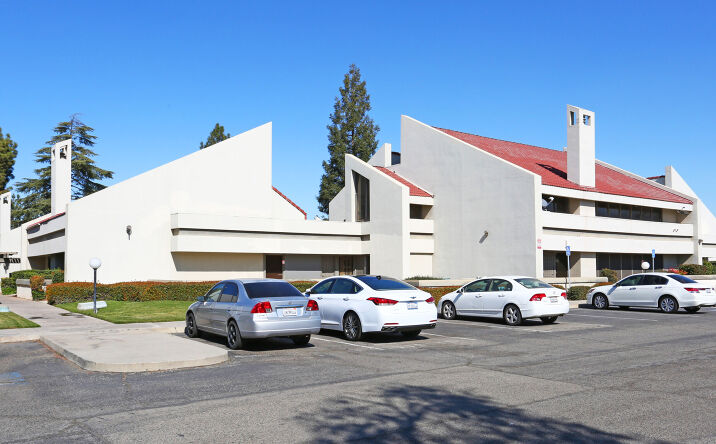 Pictures of Office property located at 4944 E Clinton Way, Fresno, CA 93727 for lease - image #1