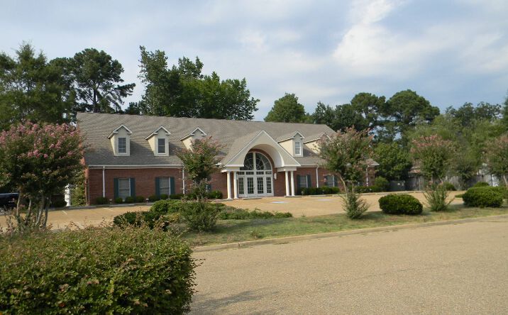 Pictures of Office property located at 5898 Ridgewood Rd, Jackson, MS 39211 for lease - image #1
