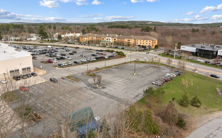 Pictures of Retail property located at 707 -725 Huse Rd, Manchester, NH 03103 for lease - image #1
