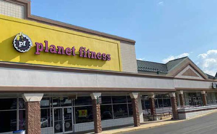 Pictures of Retail property located at 5600 Silver Hill Rd, District Heights, MD 20747 for lease - image #1