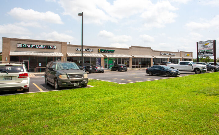 Pictures of Retail, Office, Restaurant property located at 131 Business Park Dr, Kenedy, TX 78119 for lease - image #1