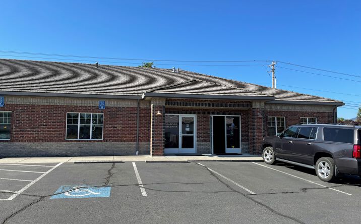Pictures of Office property located at 3551 E Barnett Rd, Medford, OR 97504 for lease - image #1