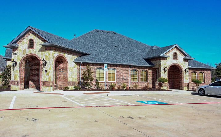 Pictures of Retail, Office property located at 2301-2331 Mustang Dr, Grapevine, TX 76051 for lease - image #1