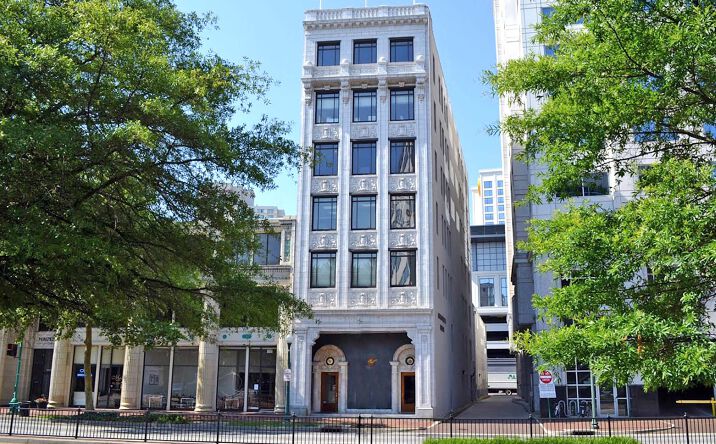 Pictures of Office property located at 201 E City Hall Ave, Norfolk, VA 23510 for lease - image #1
