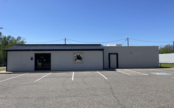 Pictures of Retail, Office, Restaurant property located at 938 N Flood Ave, Norman, OK 73069 for lease - image #1