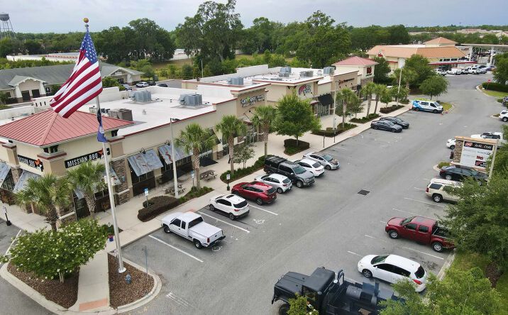 Pictures of Retail property located at 976 W Mitchell Hammock Rd, Oviedo, FL 32765 for lease - image #1