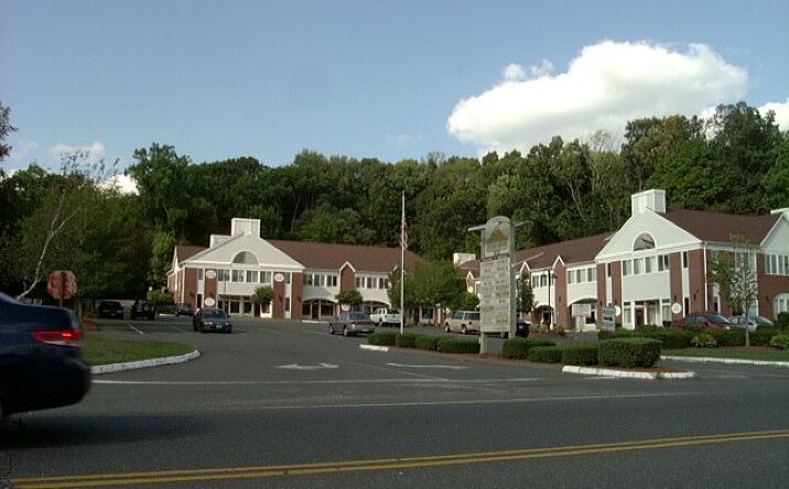 Pictures of Retail, Office property located at 530 Middlebury Rd, Middlebury, CT 06762 for lease - image #1