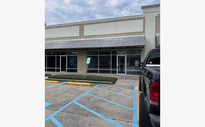 Pictures of Retail, Office property located at 2186 Florida St, Mandeville, LA 70448 for lease - image #1