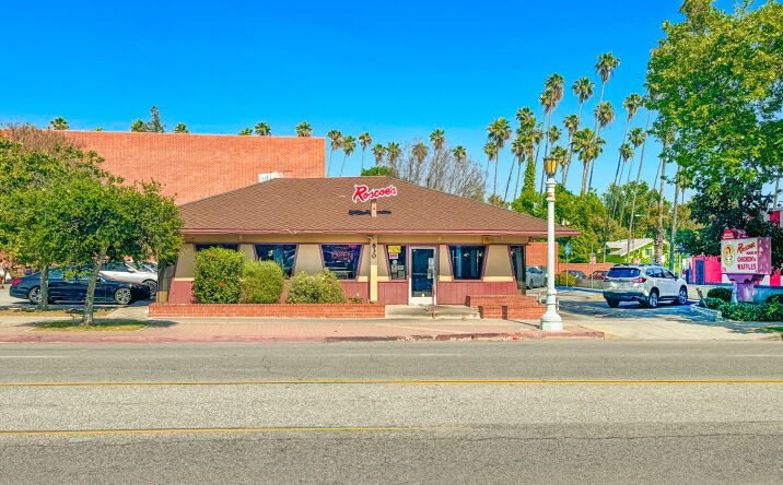 Pictures of Retail, Restaurant property located at 830 N Lake Ave, Pasadena, CA 91104 for lease - image #1