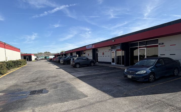 Pictures of Retail, Office, Industrial property located at 6909 Ashcroft Dr, Houston, TX 77081 for lease - image #1