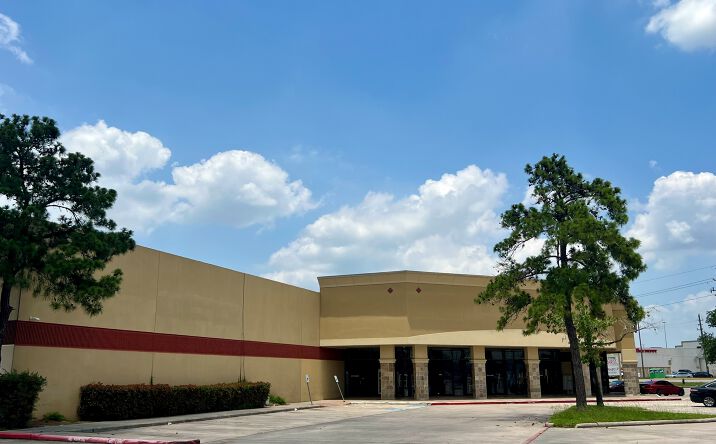 Pictures of Retail, Industrial, Restaurant property located at 100 Cypresswood Dr, Spring, TX 77388 for lease - image #1