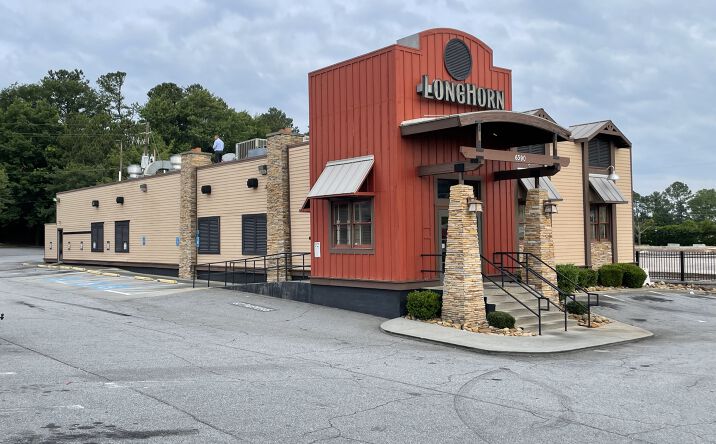 Pictures of Retail, Restaurant property located at 6390 Roswell Rd, Sandy Springs, GA 30328 for lease - image #1