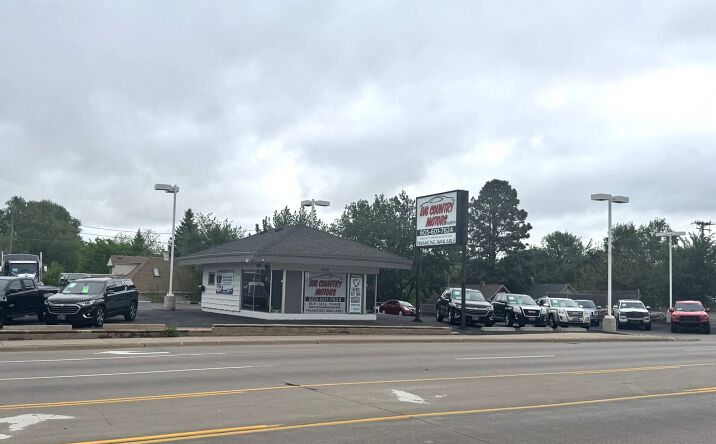 Pictures of Retail property located at 1400 W 12th St, Sioux Falls, SD 57104 for lease - image #1