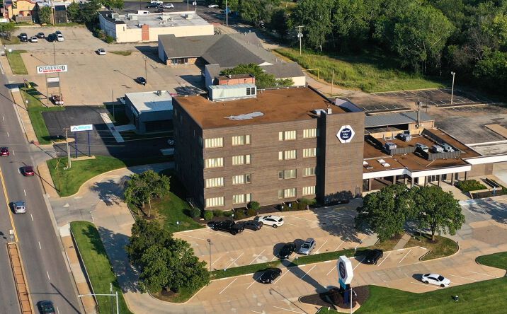 Pictures of Office property located at 3706 SW Topeka Blvd, Topeka, KS 66609 for lease - image #1