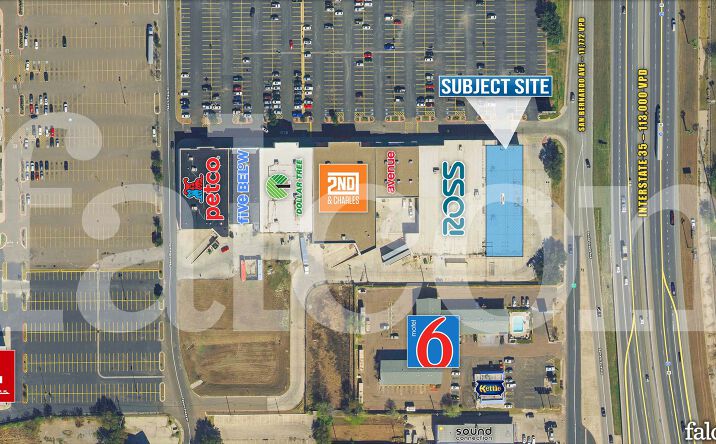 Pictures of Retail property located at 5404 San Bernardo Ave, Laredo, TX 78041 for lease - image #1