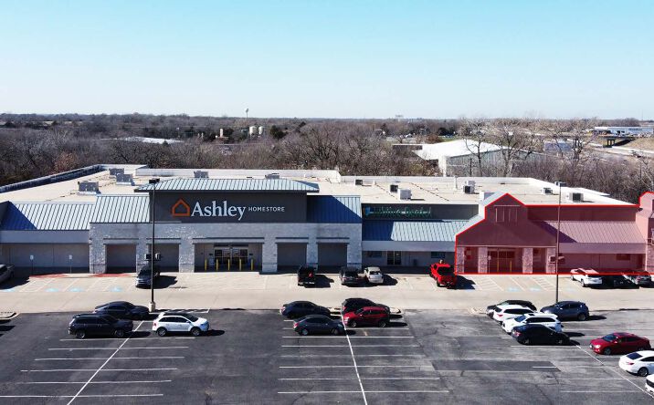Pictures of Retail property located at 2916 N Hwy 75, Sherman, TX 75090 for lease - image #1