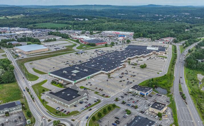 Pictures of Retail, Office property located at 550 Center St, Auburn, ME 04210 for lease - image #1