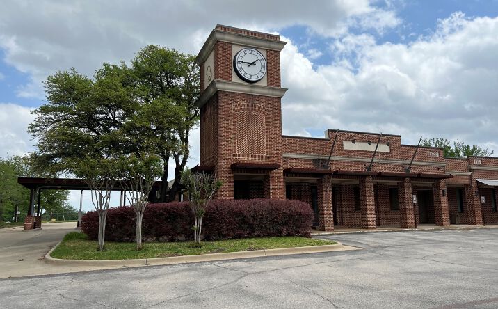 Pictures of Office, Special Purpose property located at 622 Clara Barton Blvd, Garland, TX 75042 for lease - image \#1