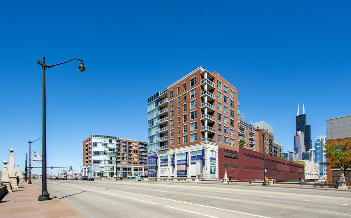 Pictures of Retail property located at 150 Roosevelt Rd, Chicago, IL 60607 for sales - image #1