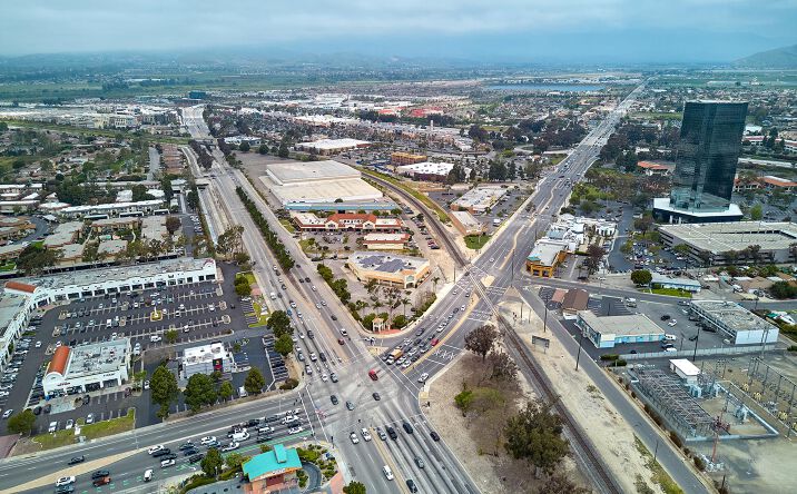 Pictures of Retail property located at 2302 E Vineyard Ave, Oxnard, CA 93036 for lease - image #1
