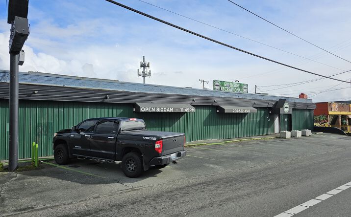 Pictures of Retail, Office, Industrial property located at 9724 Aurora Ave N, Seattle, WA 98103 for lease - image #1