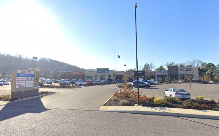 Pictures of Retail property located at 6725 Malone Crk Dr, Knoxville, TN 37931 for lease - image #1