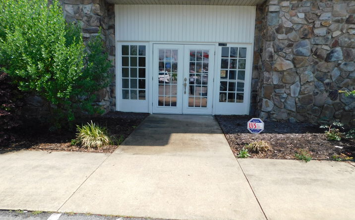 Pictures of Office property located at 2213 N Reynolds Rd, Bryant, AR 72022 for lease - image #1