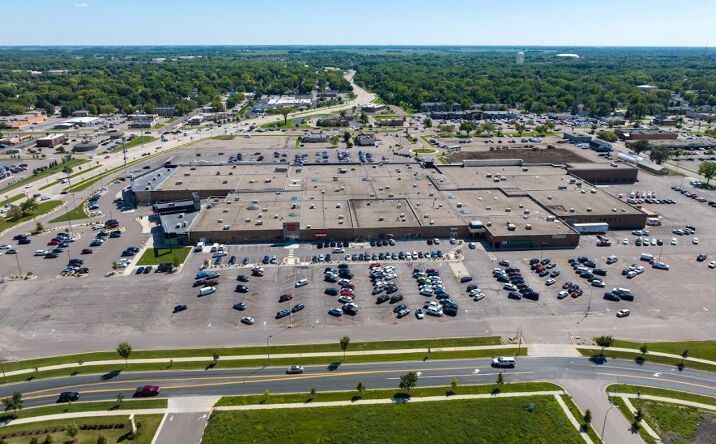 Pictures of Retail, Office, Industrial property located at 1400 Madison Ave, Mankato, MN 56001 for lease - image #1