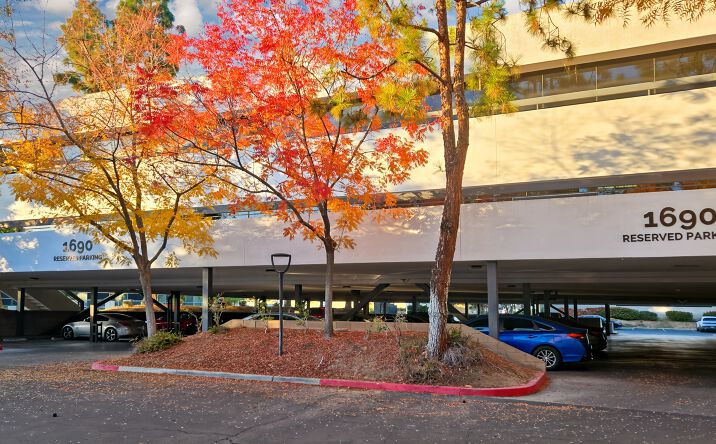 Pictures of Office property located at 1690 W Shaw Ave, 1st & 2nd Floor, Fresno, CA 93711 for sales - image #1