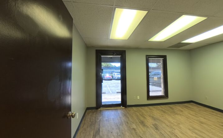 Pictures of Office property located at 409 Arrowhead Blvd, Jonesboro, GA 30236 for lease - image #1