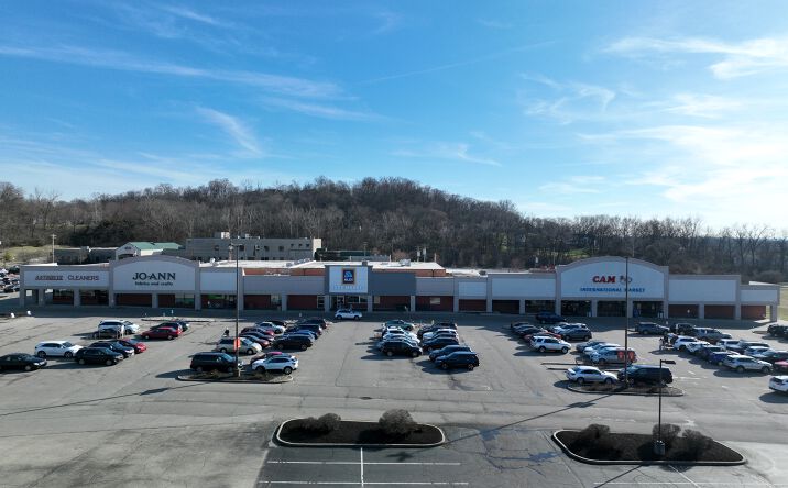 Pictures of Retail property located at 10400 Reading Rd, Cincinnati, OH 45241 for lease - image #1