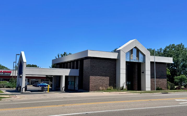 Pictures of Retail, Office property located at 4048 E State St, Rockford, IL 61108 for lease - image #1