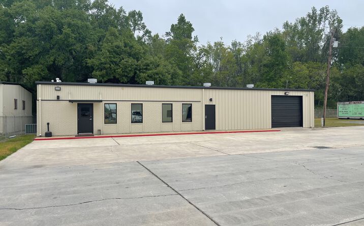 Pictures of Retail, Industrial property located at 12608 Airline Hwy, Gonzales, LA 70737 for lease - image #1