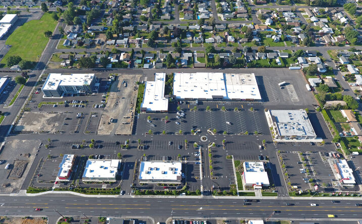 Pictures of Retail property located at 2504 - 2608 W Nob Hill Boulevard, Yakima, WA 98902 for lease - image #1