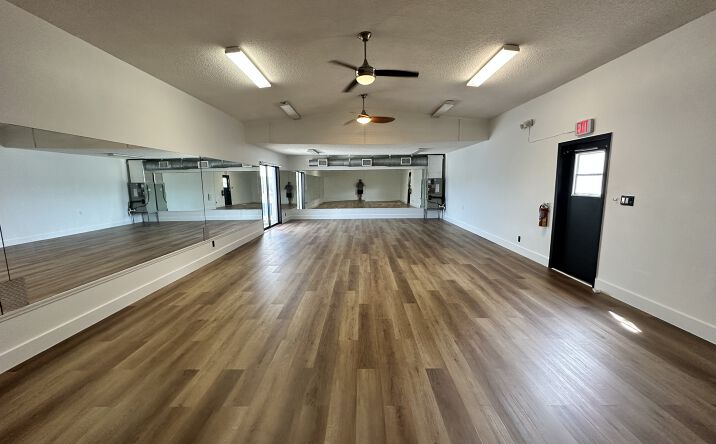 Pictures of Retail, Office property located at 1888 S Pinellas Ave, Tarpon Springs, FL 34689 for lease - image #1