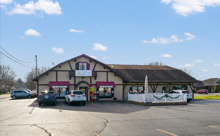 Pictures of Retail, Office property located at 8024 E Market St, Warren, OH 44484 for lease - image #1
