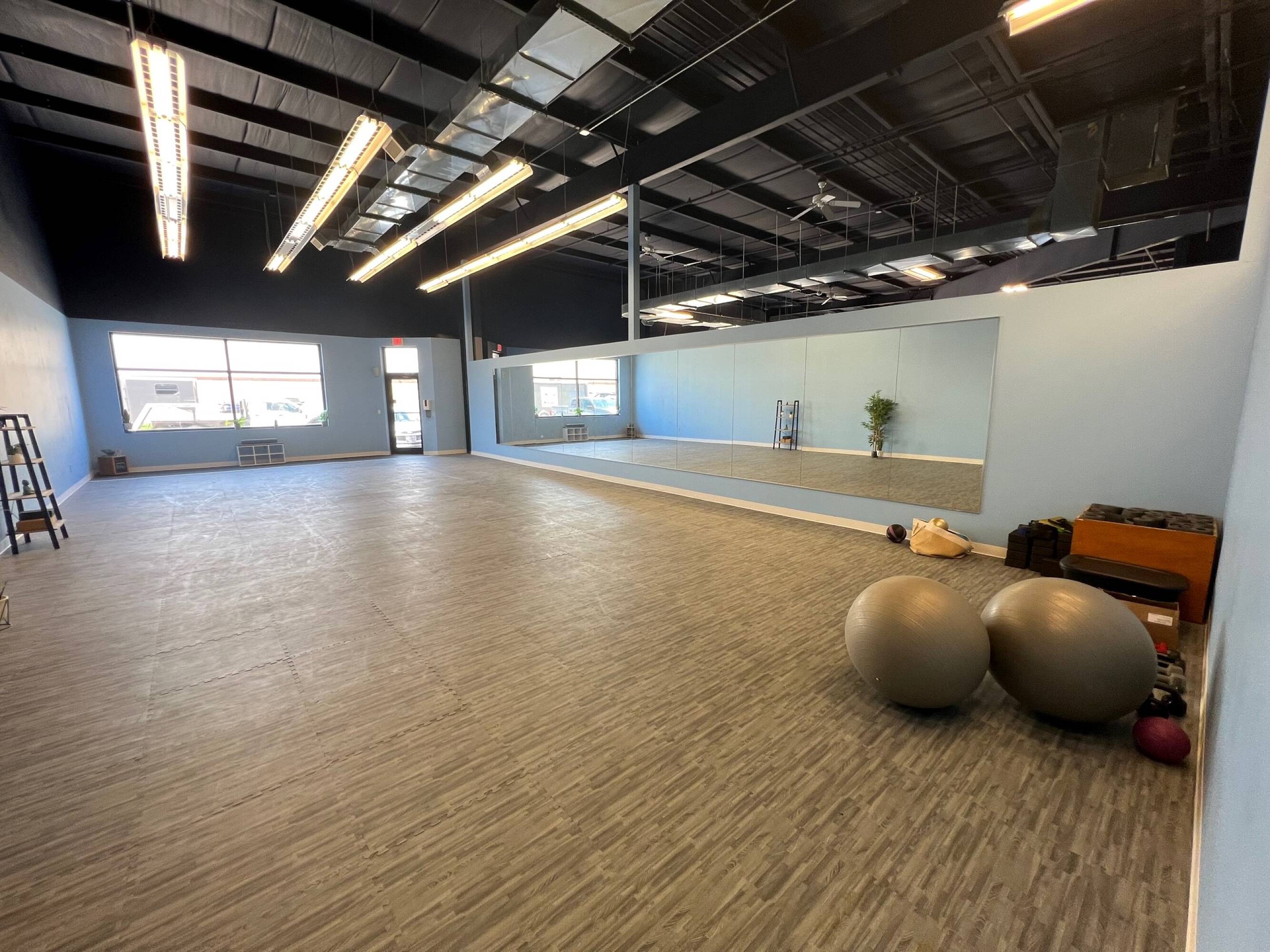 39343946 NW Urbandale Drive, Urbandale, IA 50322 Office Space for