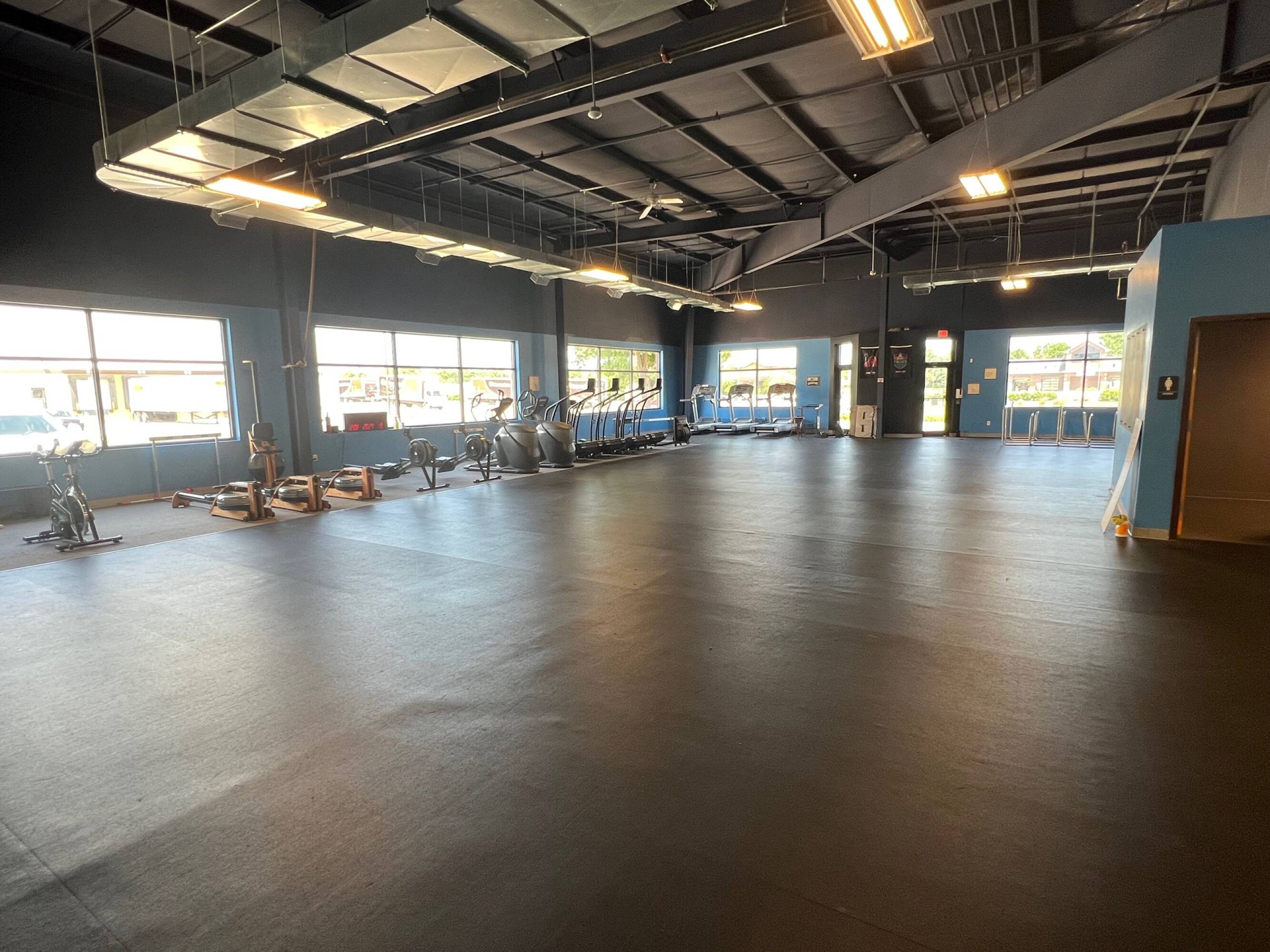 39343946 NW Urbandale Drive, Urbandale, IA 50322 Office Space for