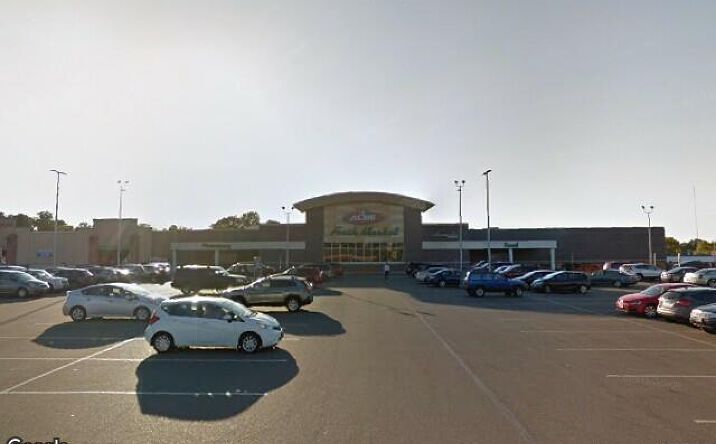 Pictures of Retail property located at 4500 Hills and Dales Rd NW, Canton, OH 44708 for lease - image #1