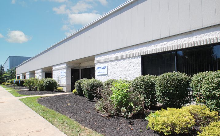 Pictures of Office property located at 2557 Center Rd, Hinckley, OH 44233 for lease - image #1